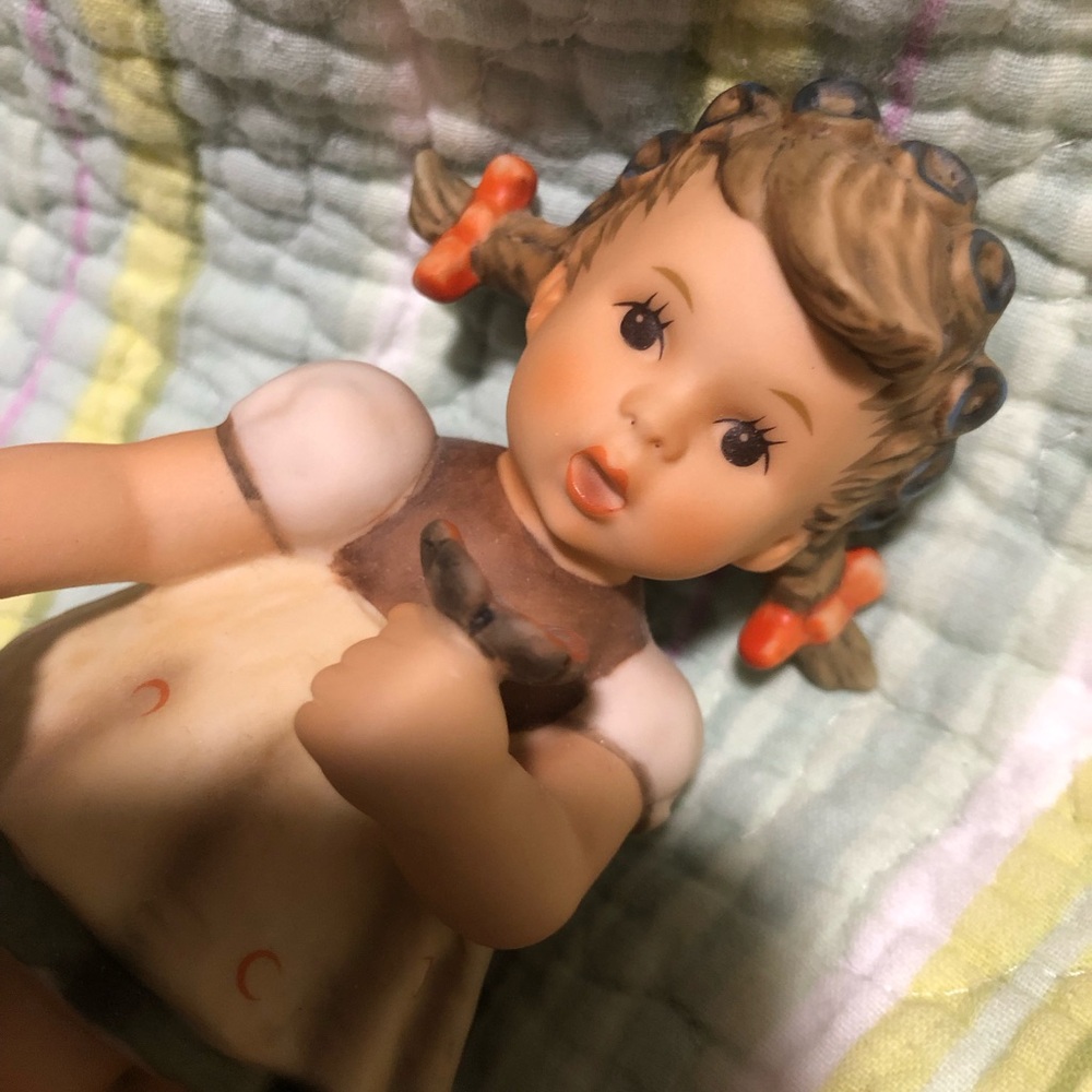 Hummel Girl Figurine with spring blossoms Basket bunny 1996 original - Picture 4 of 5